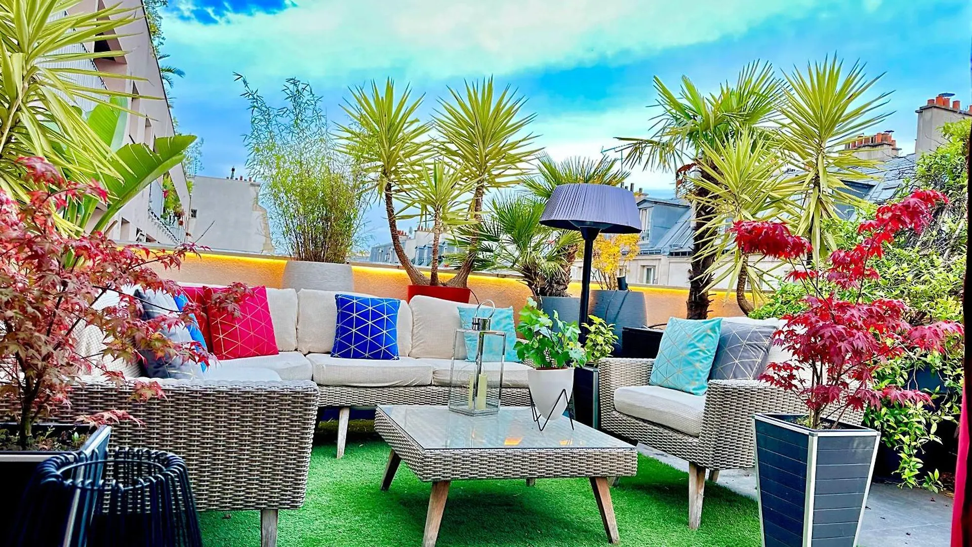 Luxury Rooftop Escape With Jacuzzi & Sacre-Coeur View París